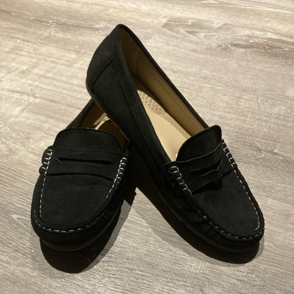 Taxi - NWOT Women’s Slip On Suede Loafers - Picture 2 of 8